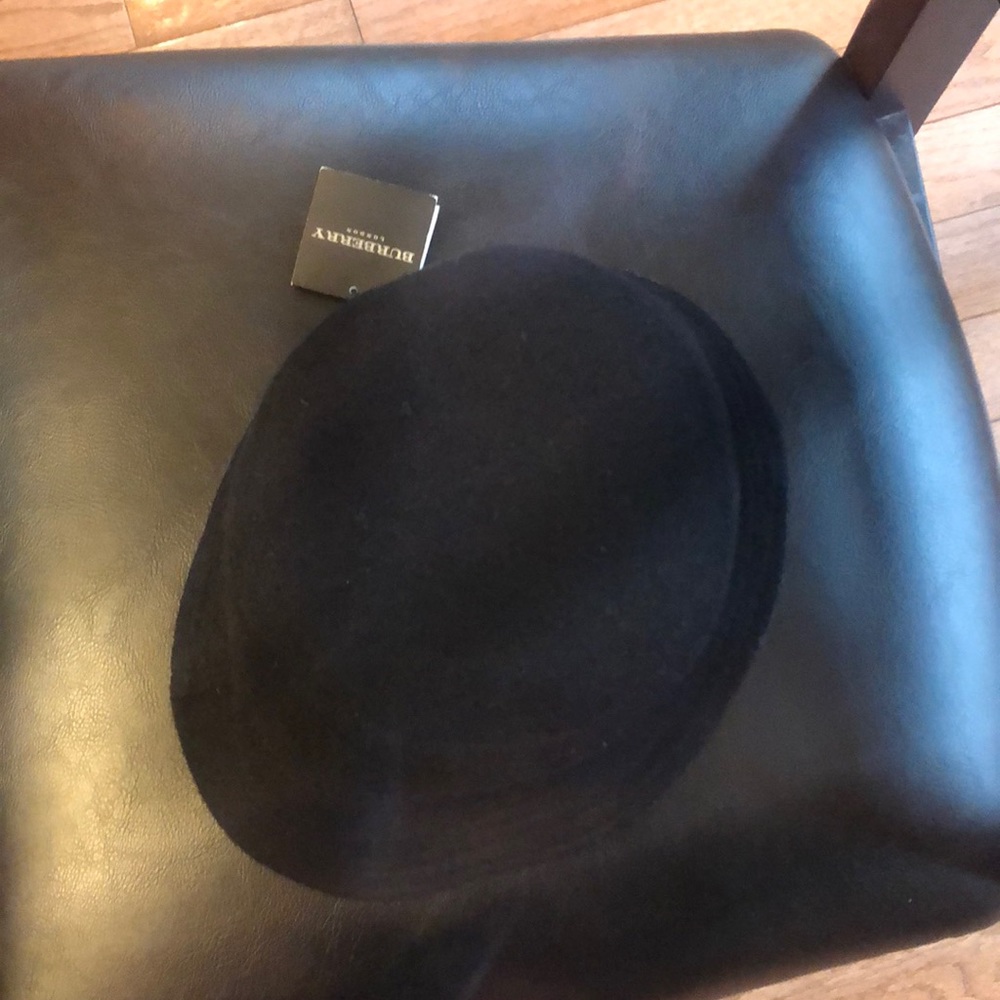 Burberry black bucket hat with signature plaid in